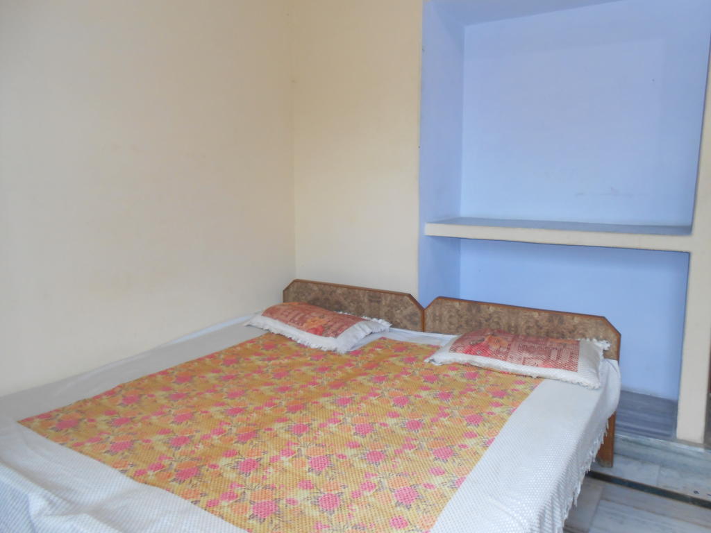 Maruti Guest House Bénarès Chambre photo