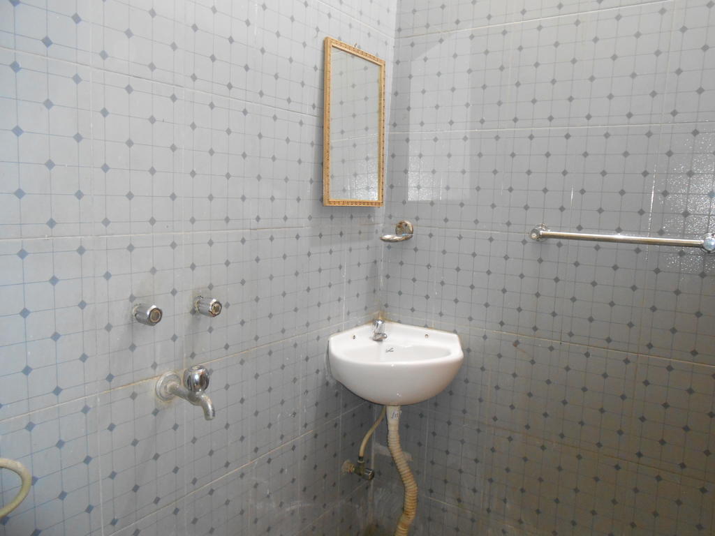 Maruti Guest House Bénarès Extérieur photo